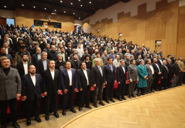 t&uuml;rkiyediki uyghurlar 12- noyabir jumhuriyet k&uuml;nini daghdughiliq tebriklidi